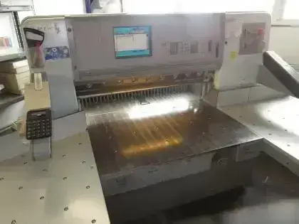 Polar 92 E — Papierschneidemaschinen — gebraucht kaufen | 123Machinery