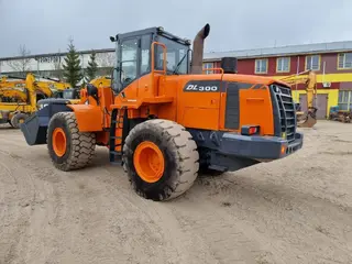 Doosan 456 DL300 — Radlader — gebraucht kaufen | 123Machinery