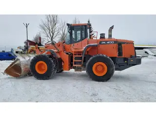 Doosan 821 DL400 — Radlader — gebraucht kaufen | 123Machinery