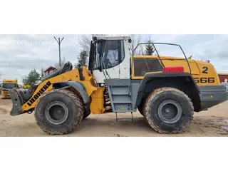 Liebherr 821 L566 — Foto 6