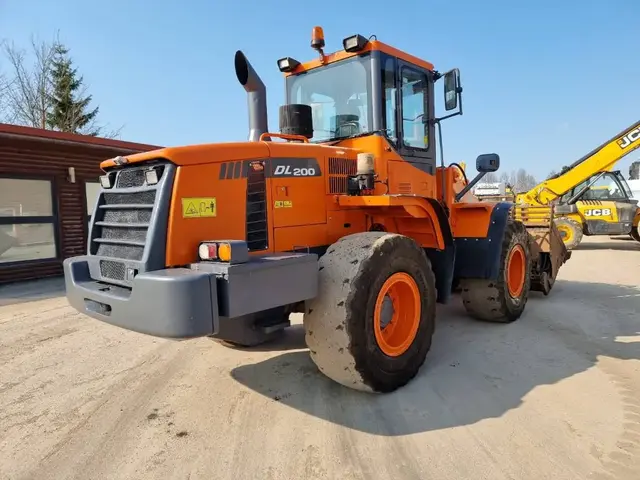 Doosan 821 DL200 — Radlader — gebraucht kaufen | 123Machinery