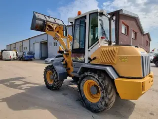 Liebherr L 508 — Radlader — gebraucht kaufen | 123Machinery