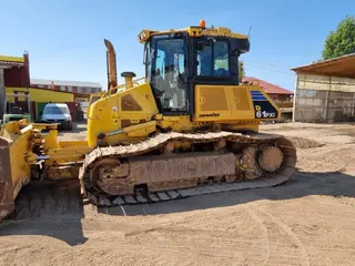 Komatsu 1 tonne D61PXi-23 — Foto 3