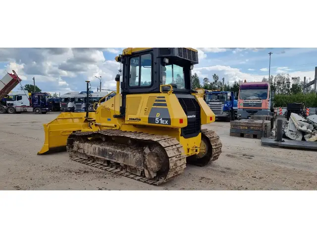 Komatsu D51EX — Planierraupen — gebraucht kaufen | 123Machinery