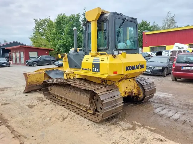 Komatsu D41P-6 — Planierraupen — gebraucht kaufen | 123Machinery