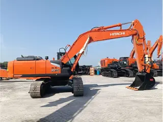 Hitachi ZX 350-7G LC — Kettenbagger — neu kaufen | 123Machinery