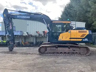Hyundai HX220AL — Kettenbagger — gebraucht kaufen | 123Machinery