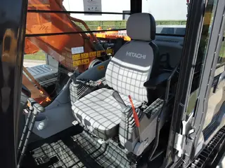 Hitachi ZX220LC-Gi — Foto 10