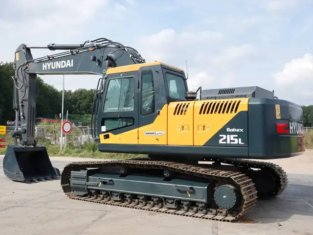 Hyundai R215L Smart Plus — Kettenbagger — neu kaufen | 123Machinery