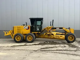 Cat 140 — Foto 2