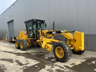 Cat 140 — Foto 3