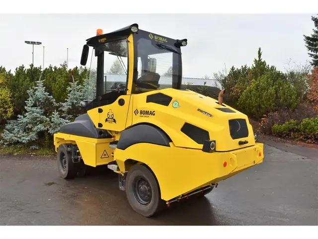 BOMAG BW 11 RH-5 — Gummiradwalzen — vorführgerät kaufen | 123Machinery