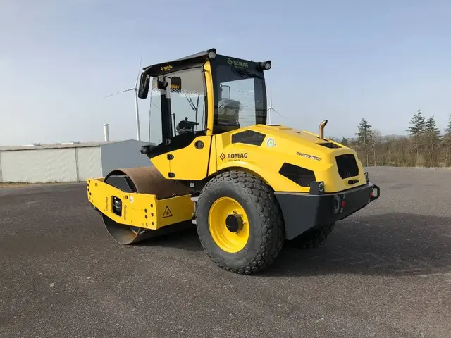 BOMAG BW 177 BVC-5 — Walzenzüge — neu kaufen | 123Machinery