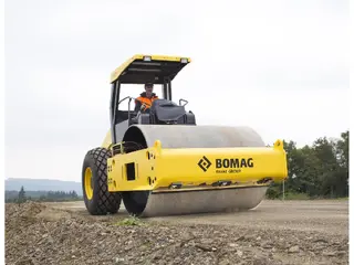 BOMAG BW 213 D-5 SL — Walzenzüge — neu kaufen | 123Machinery