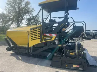 BOMAG BF 300 C-2 S340-2 — Asphaltfertiger — gebraucht kaufen | 123Machinery