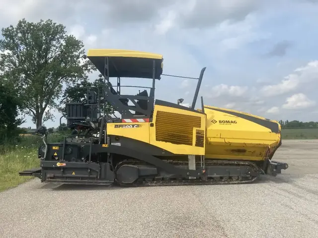 BOMAG BF 800 C S600 — Asphaltfertiger — gebraucht kaufen | 123Machinery