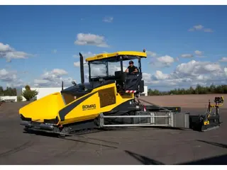 BOMAG BF 800 C-3 S600 — Asphaltfertiger — gebraucht kaufen | 123Machinery
