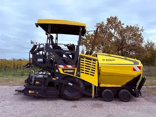 BOMAG BF 300 P-2 S340-2 TV — Asphaltfertiger — gebraucht kaufen | 123Machinery