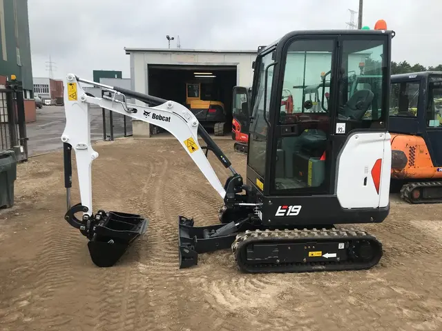Bobcat E19 — Minibagger — gebraucht kaufen | 123Machinery