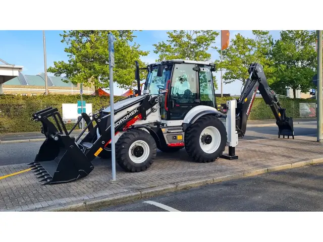 Hidromek HMK102B Alpha K4 — Baggerlader — neu kaufen | 123Machinery