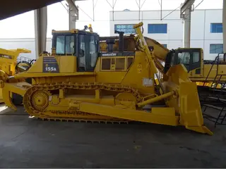 Komatsu D 155A-6R — Planierraupen — neu kaufen | 123Machinery