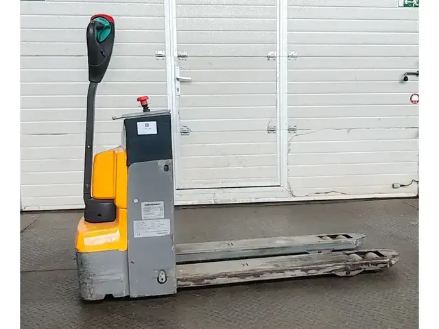 Jungheinrich EJE M13 Li-Ion (4pc in stock) — Elektrohubwagen — gebraucht kaufen | 123Machinery