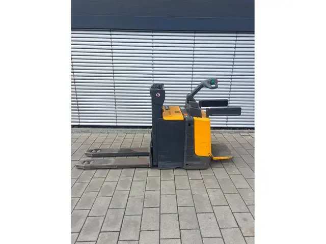 Jungheinrich ERD 220 --> Batterie aus 2019! — Hochhubwagen — gebraucht kaufen | 123Machinery