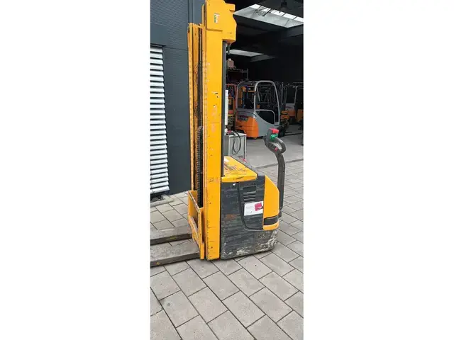 Jungheinrich EJC16 Triplex — Hochhubwagen — gebraucht kaufen | 123Machinery