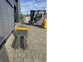 Jungheinrich EME114 - NEUE Batterien 10/2025 — Foto 4