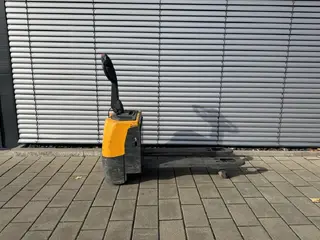 Jungheinrich EME114 - NEUE Batterien 10/2025 — Foto 6