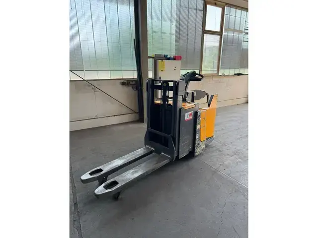 Jungheinrich ERD 220 Initalhub — Hochhubwagen — gebraucht kaufen | 123Machinery