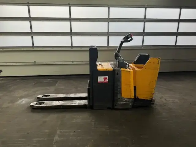 Jungheinrich ERD 220 -> Batterie aus 2019! — Hochhubwagen — gebraucht kaufen | 123Machinery