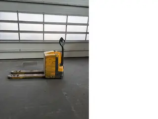 Jungheinrich EJE 225 — Elektrohubwagen — gebraucht kaufen | 123Machinery