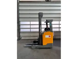Jungheinrich ETV 214 — Schubmaststapler — gebraucht kaufen | 123Machinery
