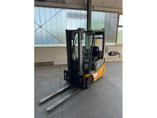 Jungheinrich EFG 215 Batterie Neu 10/25 — Elektrostapler — gebraucht kaufen | 123Machinery