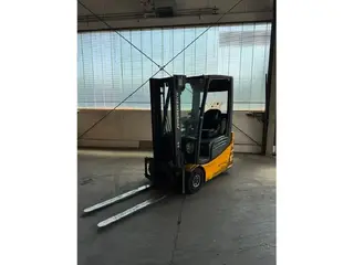 Jungheinrich EFG 215 --> res. CP 09.06.2026! — Elektrostapler — gebraucht kaufen | 123Machinery