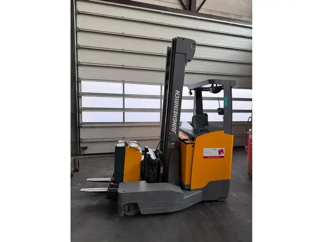 Jungheinrich ETV-Q25 — 4-Wege-Schubmaststapler — gebraucht kaufen | 123Machinery