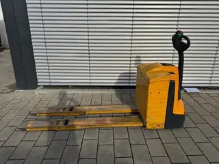 Jungheinrich EJE 220 (Gabellänge 1800 mm!!!) — Elektrohubwagen — gebraucht kaufen | 123Machinery