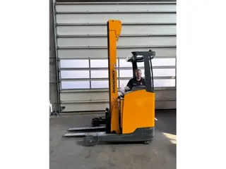 Jungheinrich ETV 214 — Schubmaststapler — gebraucht kaufen | 123Machinery