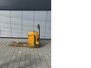 Jungheinrich EJE 225 — Elektrohubwagen — gebraucht kaufen | 123Machinery