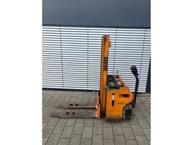 OM CT 13 Hochhubwagen — Hochhubwagen — gebraucht kaufen | 123Machinery