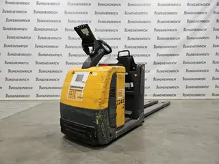 Jungheinrich ECE 225 (2400 mm) — Kommissionierer — gebraucht kaufen | 123Machinery