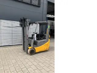 Jungheinrich EFG 216 k — Elektrostapler — gebraucht kaufen | 123Machinery