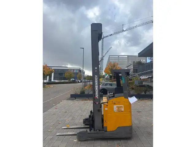 Jungheinrich ETV 216 992DZ — Schubmaststapler — gebraucht kaufen | 123Machinery
