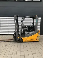 Jungheinrich EFG 220 — Elektrostapler — gebraucht kaufen | 123Machinery