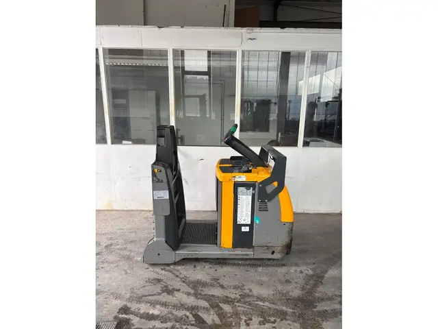Jungheinrich EZS C40 — Elektroschlepper — gebraucht kaufen | 123Machinery