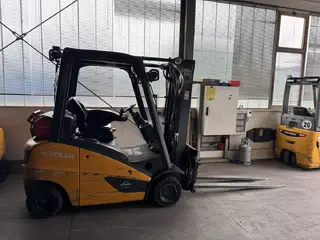 Linde H 18 T-01  391 Triplex Zinkenverstellgerät — Foto 4