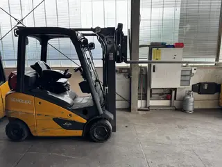 Linde H 18 T-01  391 Triplex Zinkenverstellgerät — Foto 5