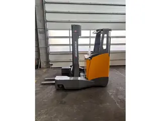 Jungheinrich ETV-Q25 — 4-Wege-Schubmaststapler — gebraucht kaufen | 123Machinery