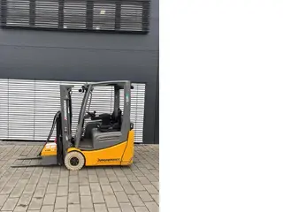 Jungheinrich EFG 215 — Elektrostapler — gebraucht kaufen | 123Machinery